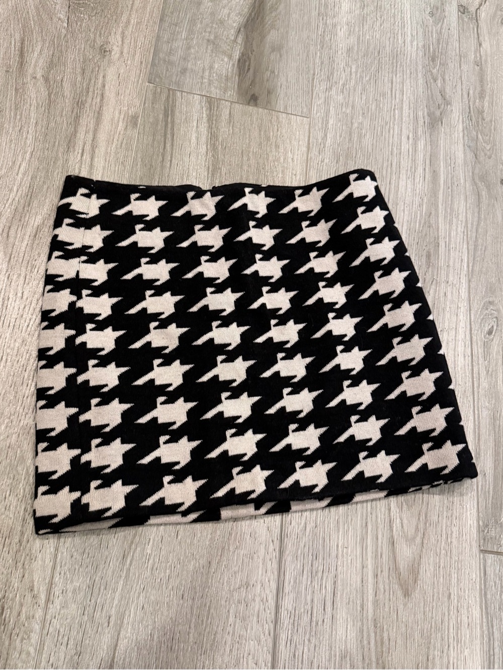 Alice + Olivia Black and White Houndstooth Mini Skirt